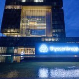 A l'échelle du groupe, et en raison de l'échec de la fusion sidérurgique avec son concurrent indien Tata, un veto de la Commission européenne étant attendu, Thyssenkrupp prévoit de supprimer 6000 emplois au total au cours des trois prochaines années. KEYSTONE/DPA/HENNING KAISER